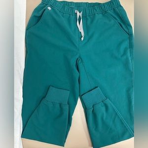 Figs men’s Tansen scrub pants. Small short. Hunter Green.